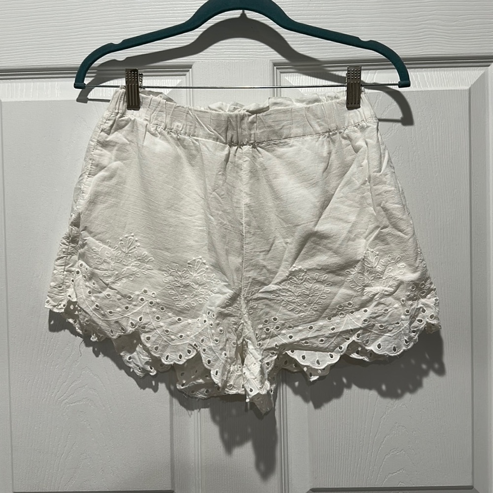 H&M Lace Scalloped Edge Shorts in White, Women’s Size 6
